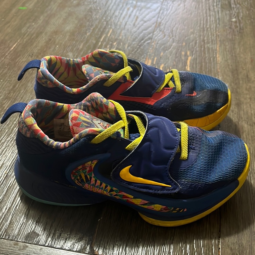 Nike sneakers! Size 1 youth boys